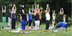 yoga-in-park